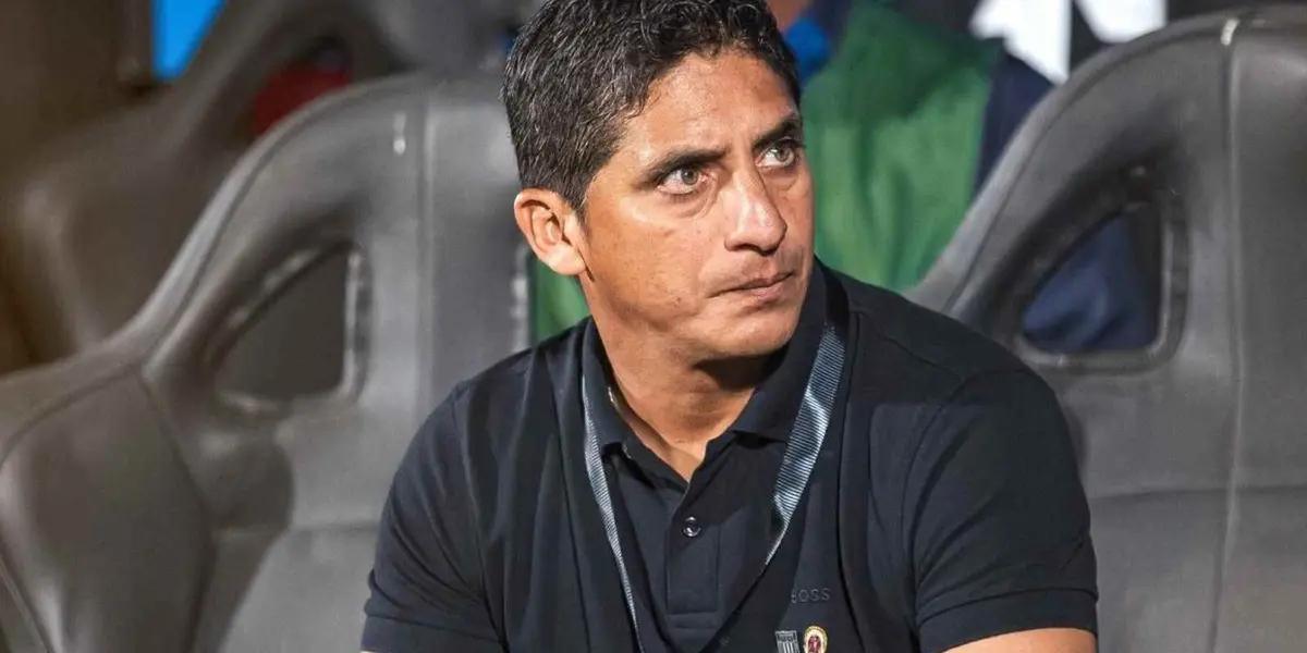 El ex director técnico de Alianza Lima fue criticado en su momento, ahora el actual DT también está con problemas.