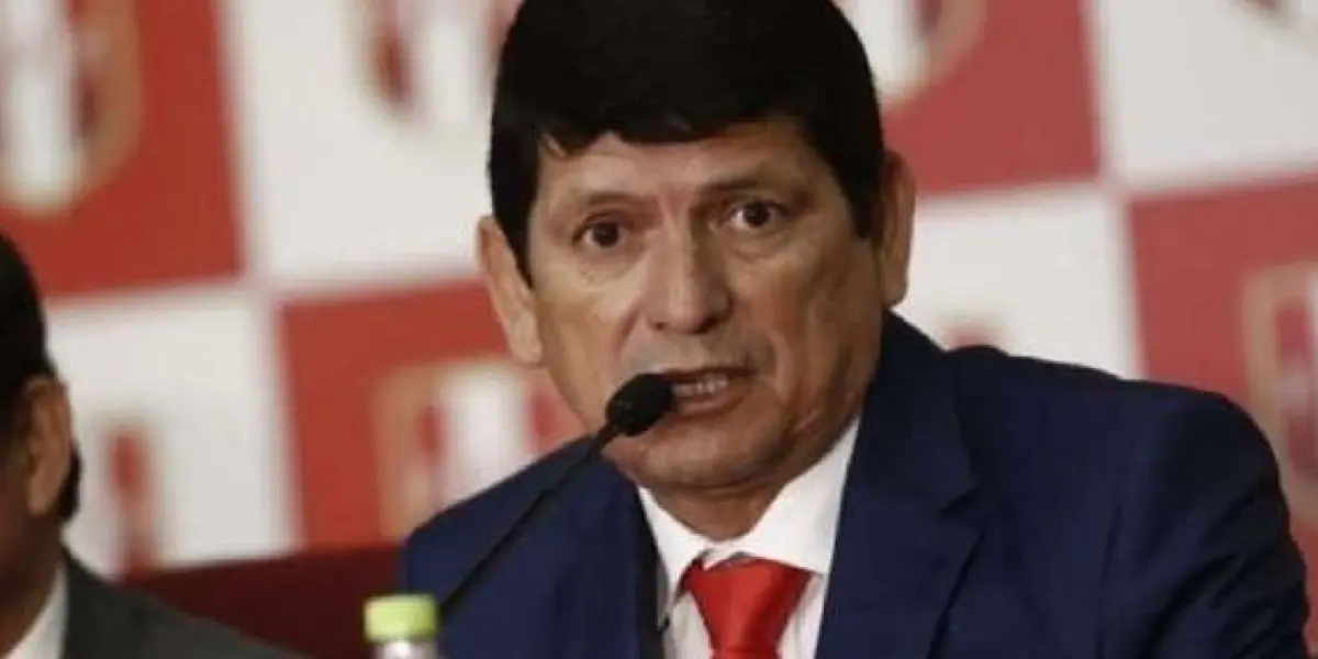 Agustín Lozano como presidente de la FPF.