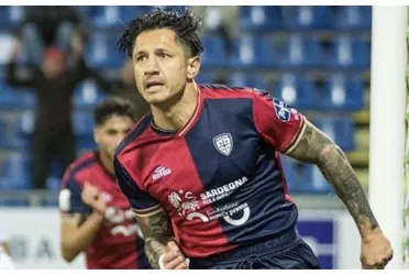 El delantero de Cagliari se está jugando actualmente el ascenso a la Serie A contra Bari. 