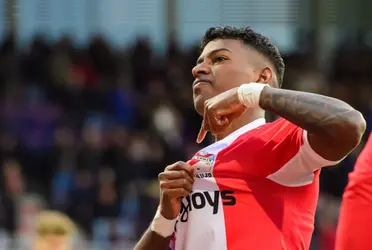 Miguel Araujo fue titular en el agónico triunfo de Emmen que salió de la zona de descenso.