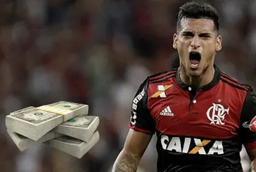 Miguel Trauco jugando para el Flamengo.